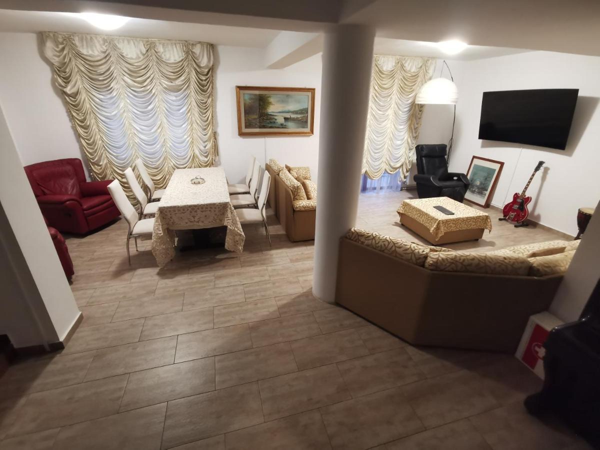 Vila Deal Négyfalu Kültér fotó