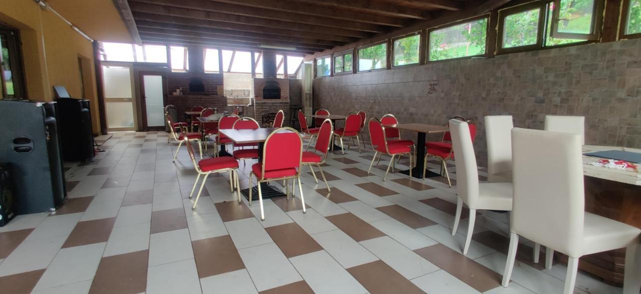 Vila Deal Négyfalu Kültér fotó